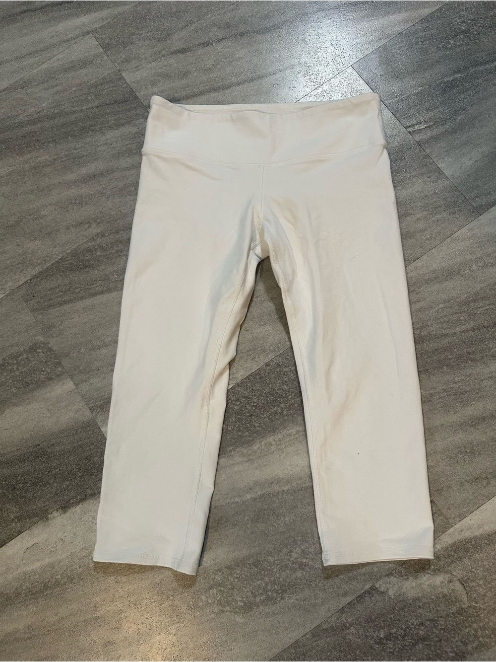 Alo Yoga Airbrush Capri Leggings
Size M